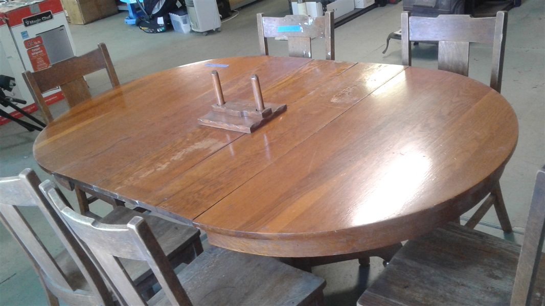 ANTIQUE OAK WOOD DINING TABLE AND 6 CHAIRS 