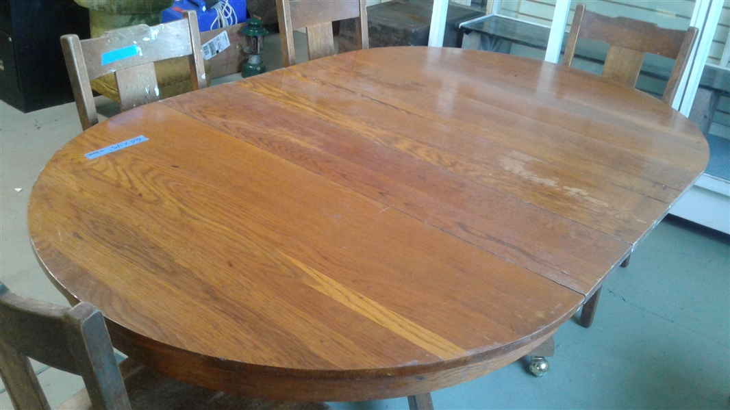 ANTIQUE OAK WOOD DINING TABLE AND 6 CHAIRS 