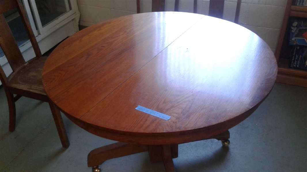 ANTIQUE OAK WOOD DINING TABLE AND 6 CHAIRS 