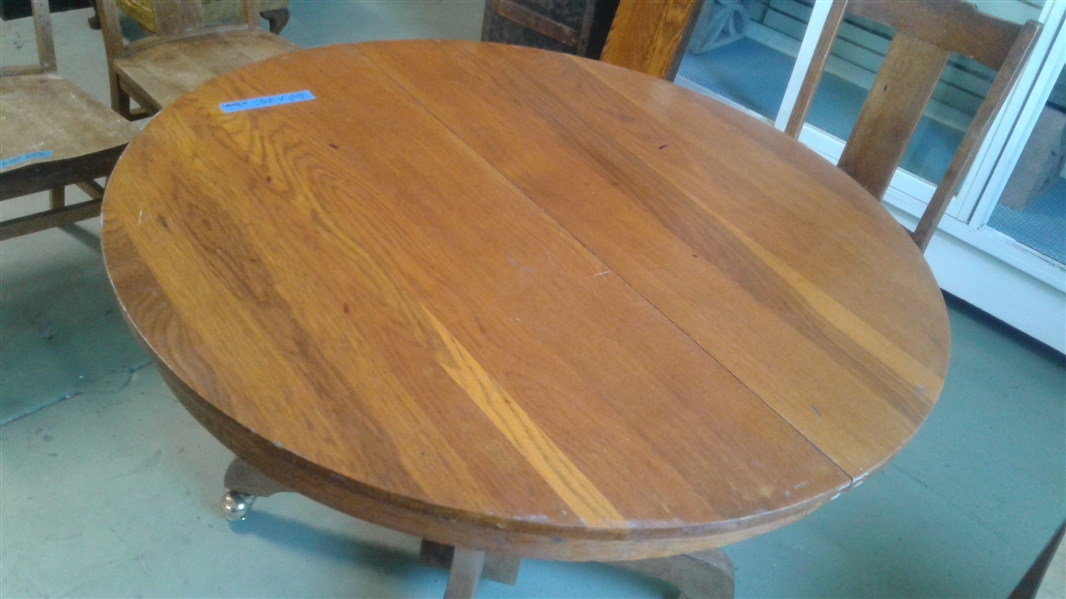 ANTIQUE OAK WOOD DINING TABLE AND 6 CHAIRS 