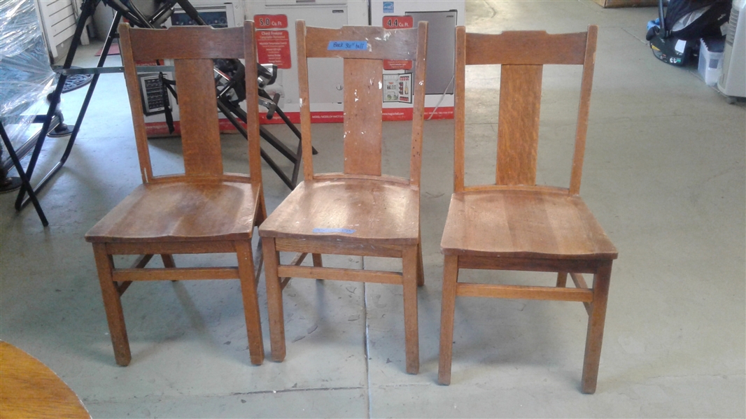 ANTIQUE OAK WOOD DINING TABLE AND 6 CHAIRS 