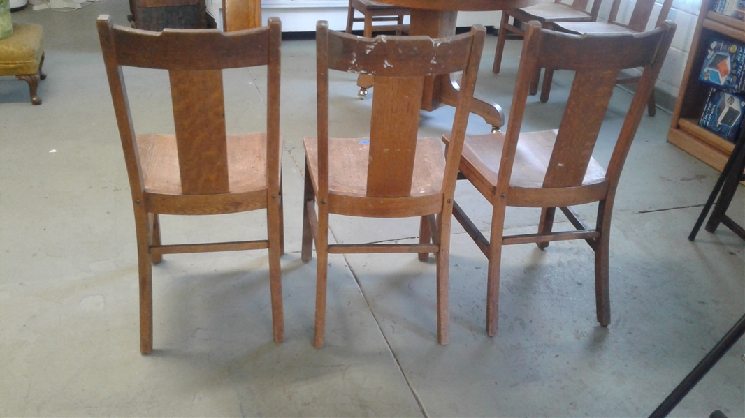 ANTIQUE OAK WOOD DINING TABLE AND 6 CHAIRS 