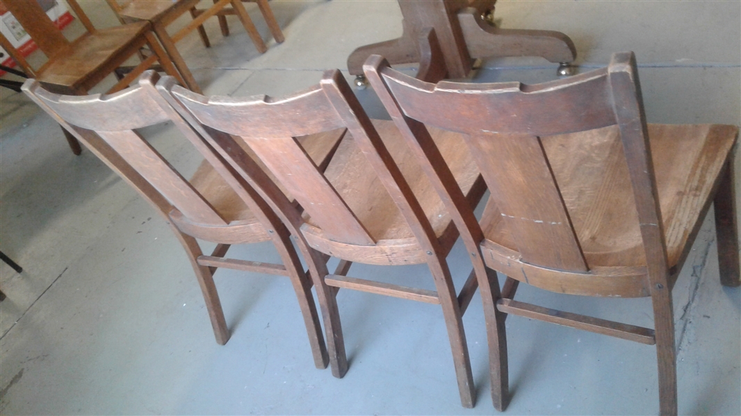 ANTIQUE OAK WOOD DINING TABLE AND 6 CHAIRS 