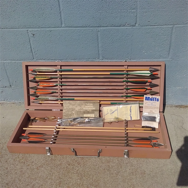 RECURVE BOW AND ARROW LOT