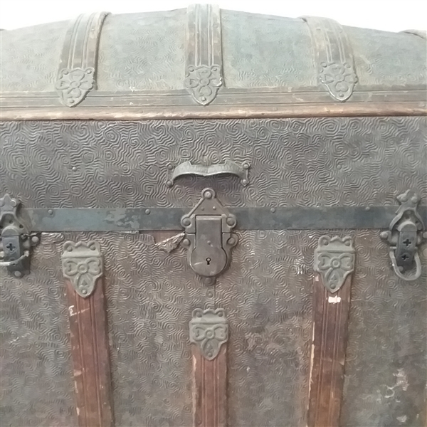 ANTIQUE STEAMER TRUNK WITH DOME TOP