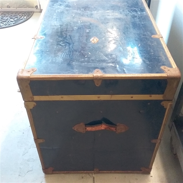 VINTAGE TRUNK