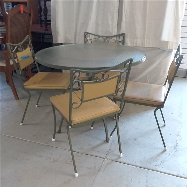 VINTAGE WROUGHT IRON PATIO TABLE W/4 MATCHING CHAIRS