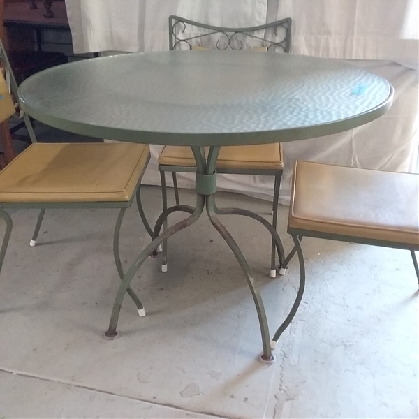 VINTAGE WROUGHT IRON PATIO TABLE W/4 MATCHING CHAIRS