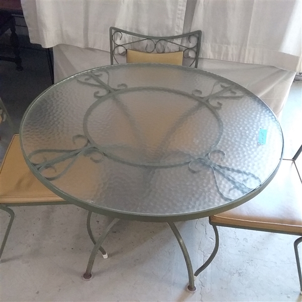 VINTAGE WROUGHT IRON PATIO TABLE W/4 MATCHING CHAIRS