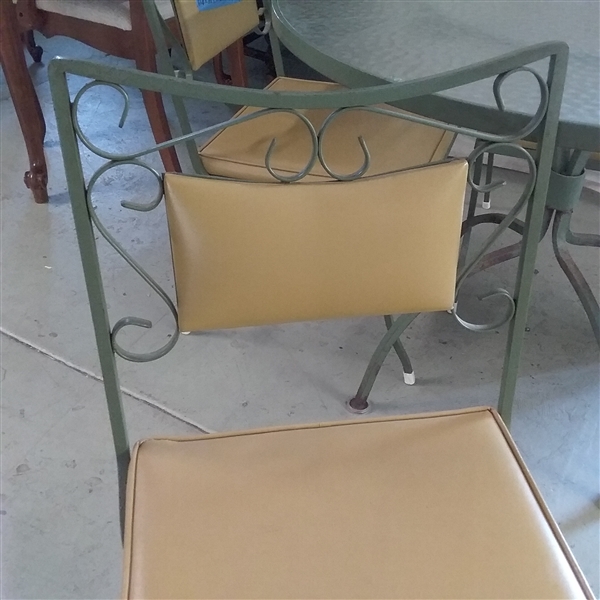 VINTAGE WROUGHT IRON PATIO TABLE W/4 MATCHING CHAIRS