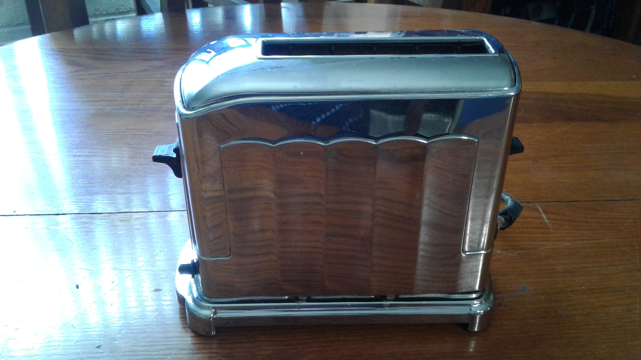 Lot Detail - VINTAGE MCGRAW ELECTRIC TOASTER