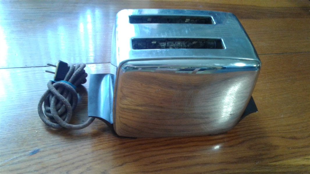 VINTAGE TOASTMASTER SUPER DELUXE POP UP TOASTER