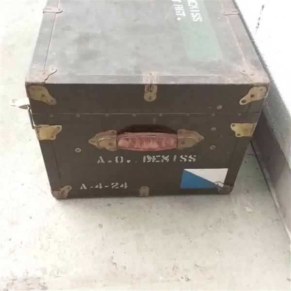 VINTAGE MILITARY TRUNK WITH INSERT