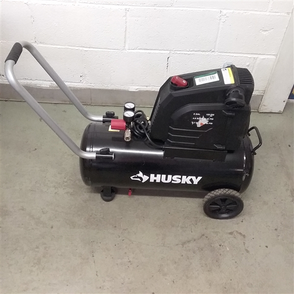 HUSKY 8GAL 150 PSI HOTDOG AIR COMPRESSOR