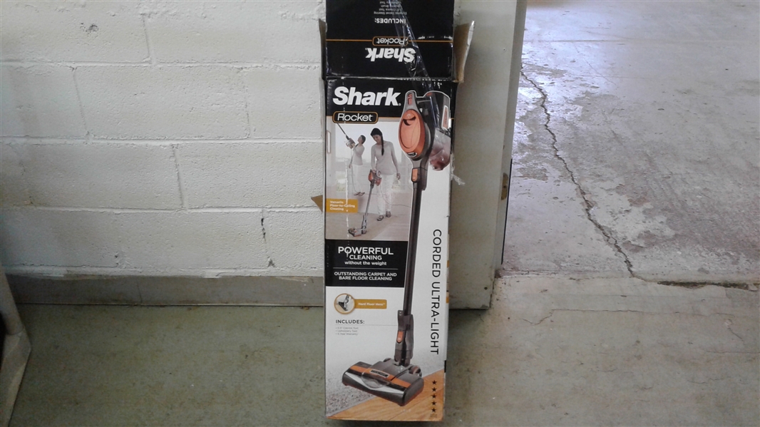 SHARK ROCKET CORDED ULTRALIGHT VACUUM