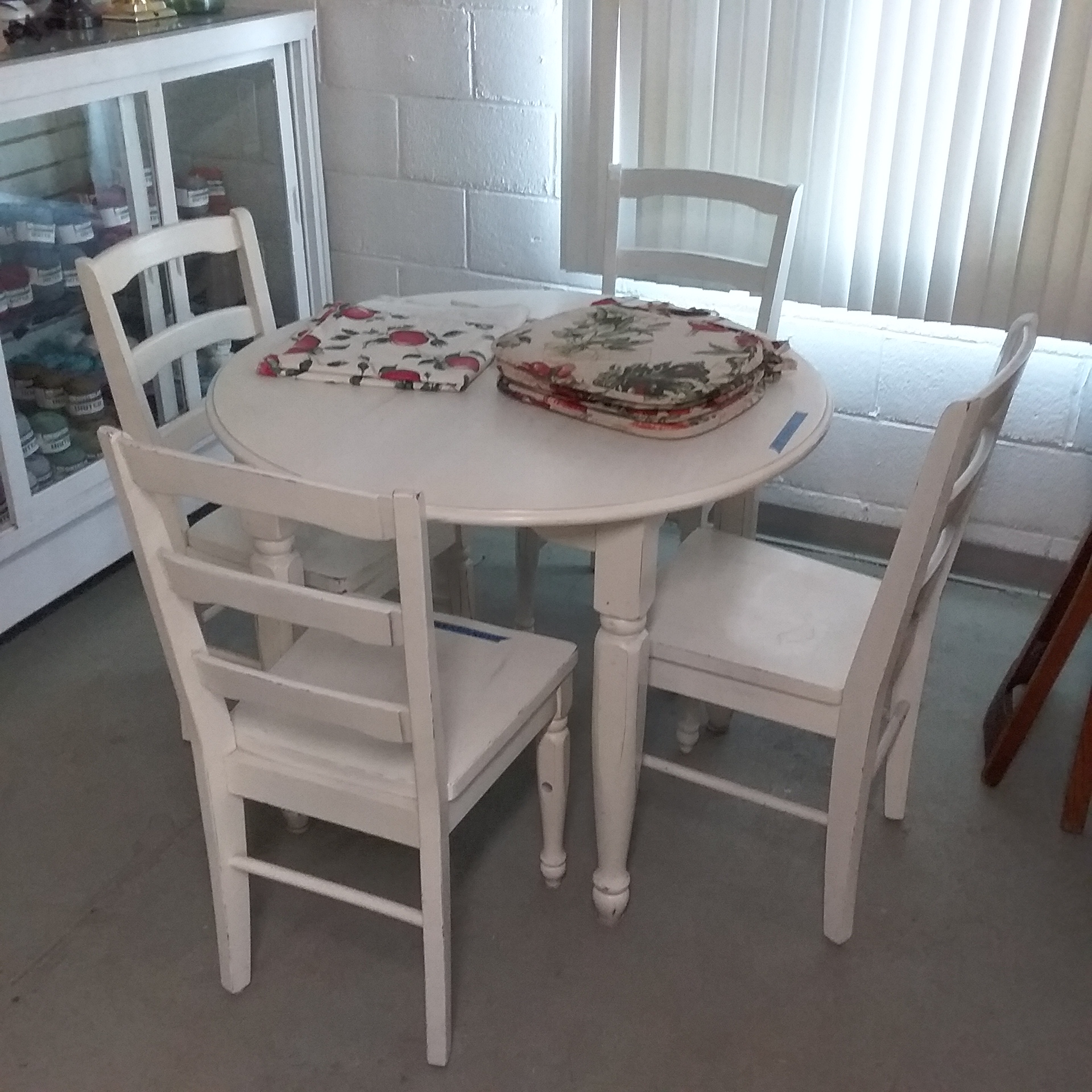 Lot Detail - WORLD MARKET DINING TABLE WITH CHAIRS