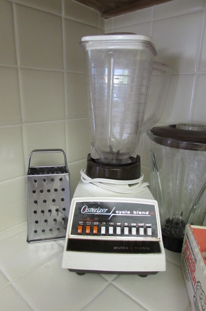 Lot Detail - OSTERIZER BLENDER, HAMILTON BEACH 5TH BURNER, PIZZELLE ...