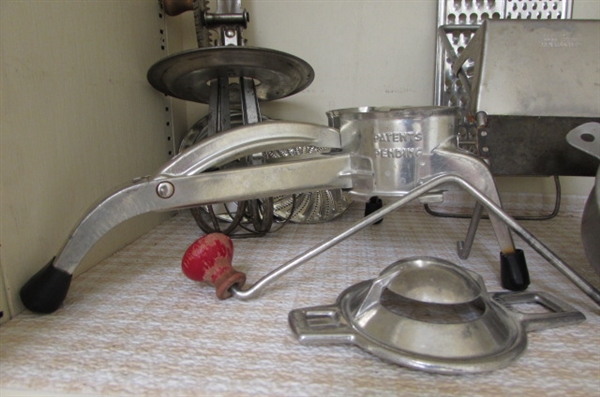 VINTAGE KITCHEN ESSENTIALS