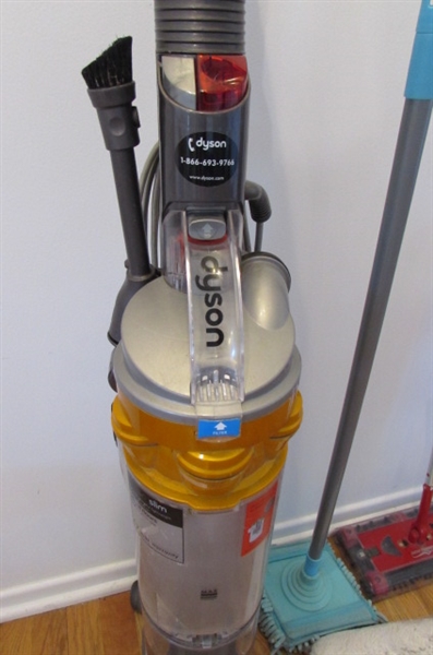 DYSON DC18 SLIM ALL FLOORS VACUUM, FLOOR SWEEPER & DUSTER 