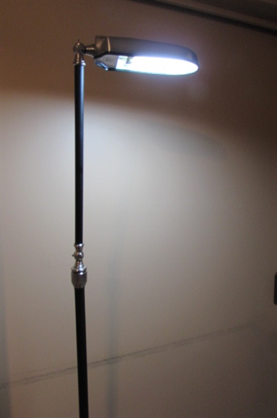 HAMPTON BAY ADJUSTABLE FLOOR LAMP