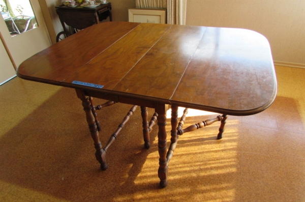 ANTIQUE DROP LEAF DINING TABLE