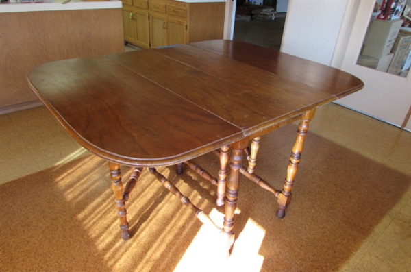 ANTIQUE DROP LEAF DINING TABLE