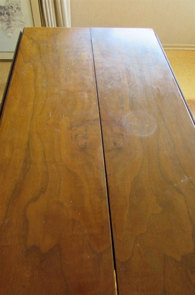 ANTIQUE DROP LEAF DINING TABLE