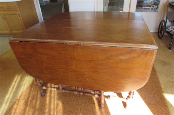 ANTIQUE DROP LEAF DINING TABLE