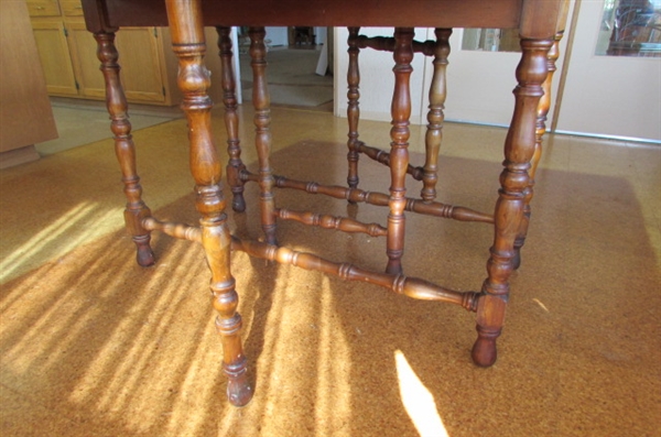 ANTIQUE DROP LEAF DINING TABLE