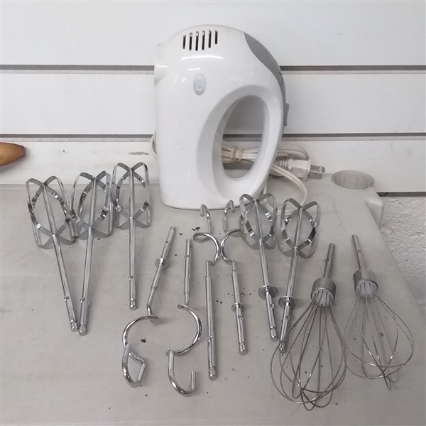 HAND MIXER, BLENDER, COOLING RACKS, COOKIE CUTTERS, COOK BOOKS AND OTHER KITCHEN ITEMS