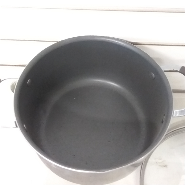 PRESSURE COOKER, COLANDER, CAST IRON CORN BREAD PAN AND OTHER KITCHEN ITEMS
