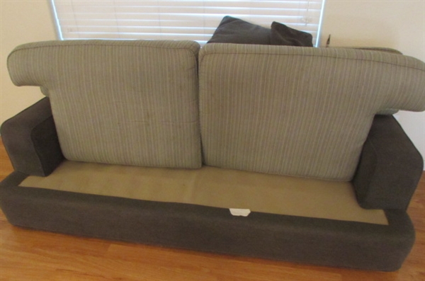 MODERN STYLE SOFA W/ACCENT PILLOW