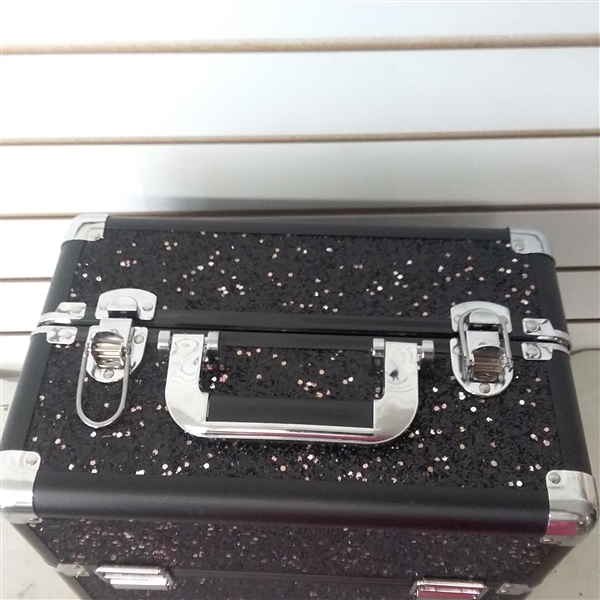 LARGE TOILETRY CASE