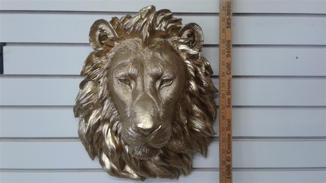 GOLD LION HEAD DECOR