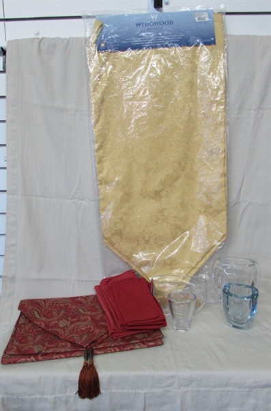 DAMASK CLOTH TABLE RUNNERS, NAPKINS & ETCHED CRYSTAL VASES