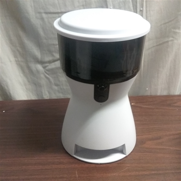 AUTOMATIC PET FEEDER