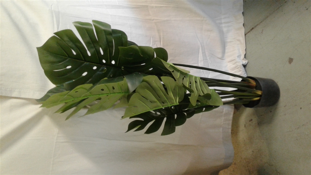 ARTIFICIAL SPLIT LEAF PHILODENDRON