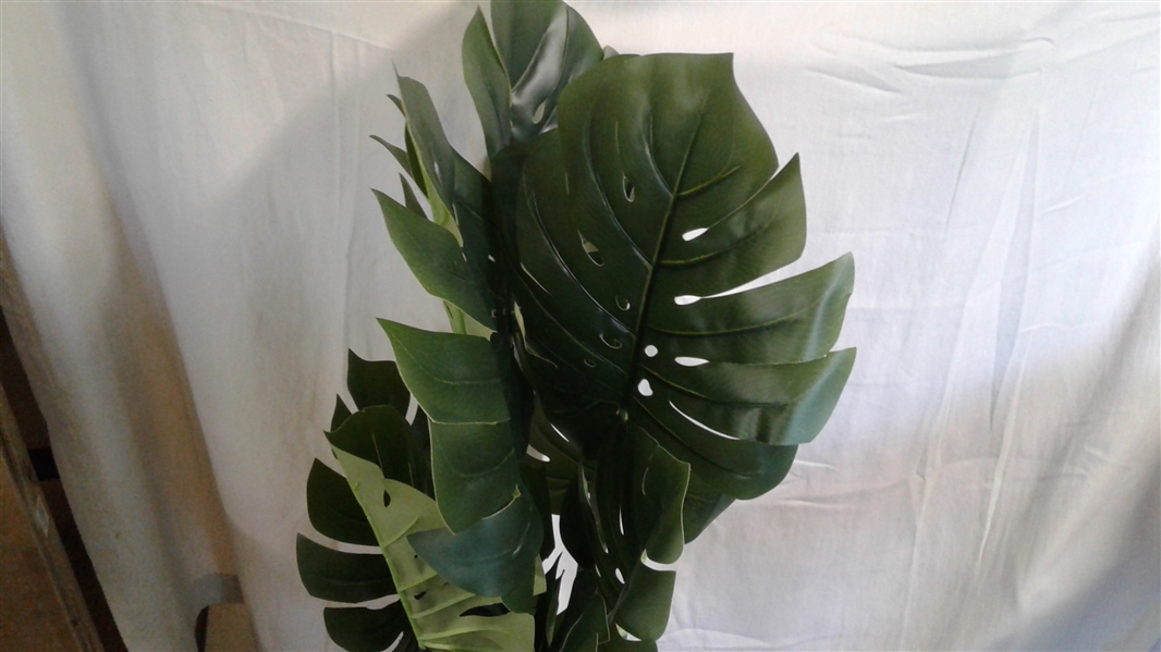 ARTIFICIAL SPLIT LEAF PHILODENDRON