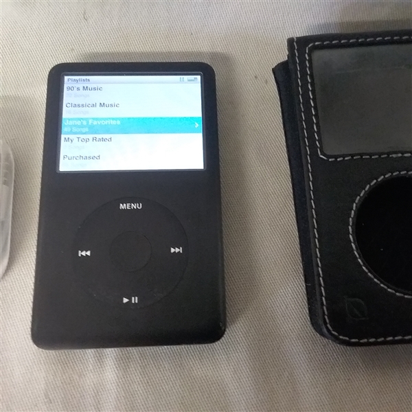 APPLE 160GB iPod w/JBL DOCKING SPEAKER