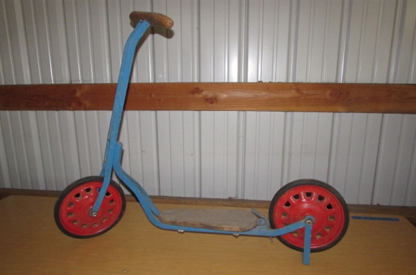 VINTAGE SCOOTER