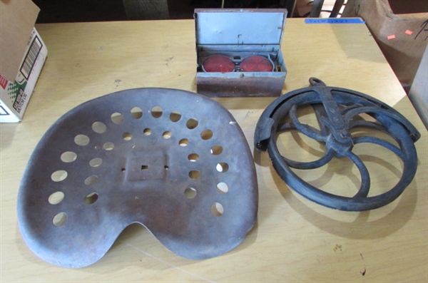 PULLEY WHEEL AND SEAT