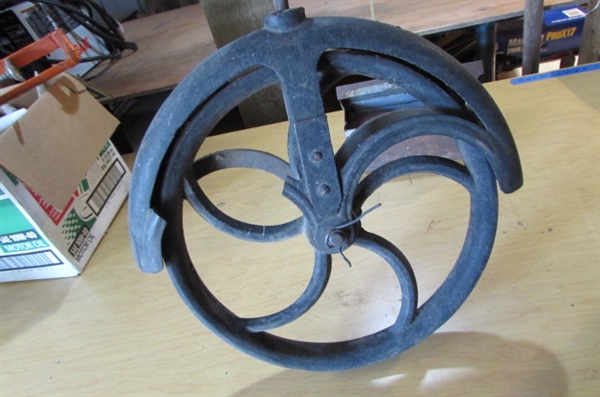 PULLEY WHEEL AND SEAT