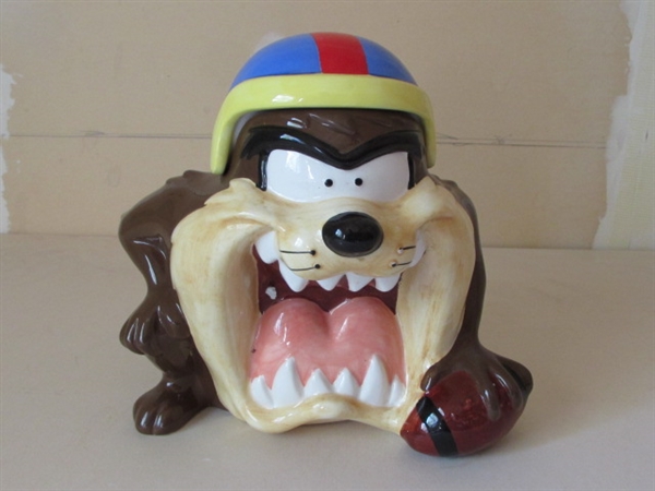 TASMANIAN DEVIL - FOOTBALL PLAYER COOKIE JAR