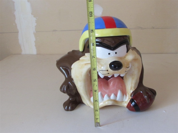 TASMANIAN DEVIL - FOOTBALL PLAYER COOKIE JAR