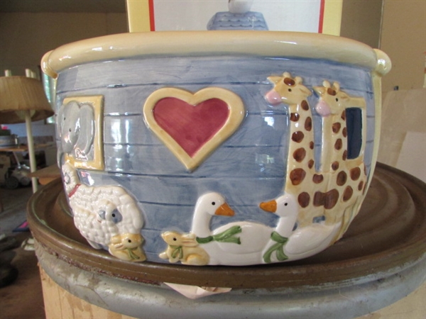 NOAH'S ARK COOKIE JAR