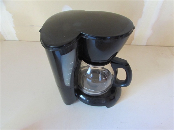 MR. COFFEE COFFEE MAKER & PEETS COFFEE MUGS