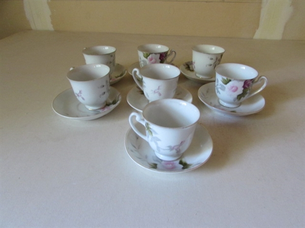 OCCUPIED JAPAN HAND PAINTED TEA CUPS & SAUCERS