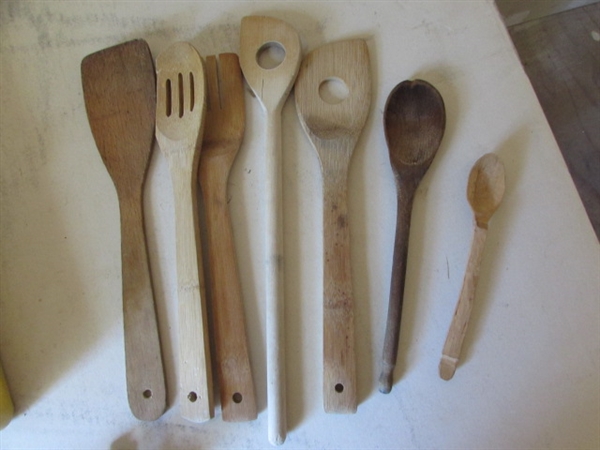 FLATWARE & KITCHEN UTENSILS