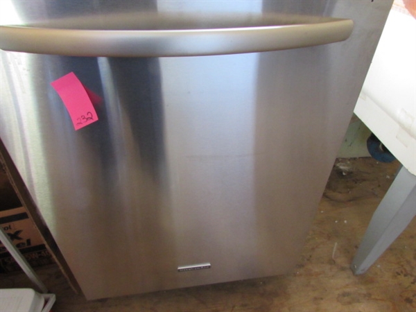 KITCHENAID BUILT-IN DISHWASHER - LIKE NEW