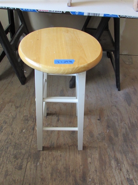 3 STOOLS